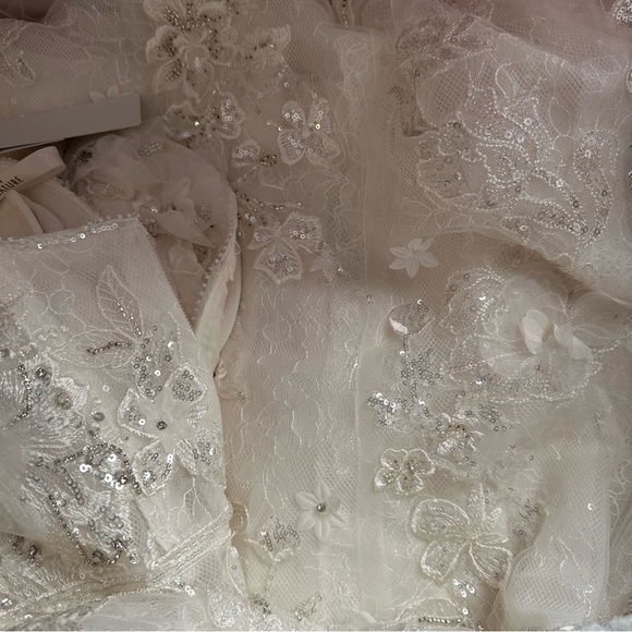Galina Signature 3d floral applique plunge sheath wedding dress solid white NWT - Picture 7 of 12